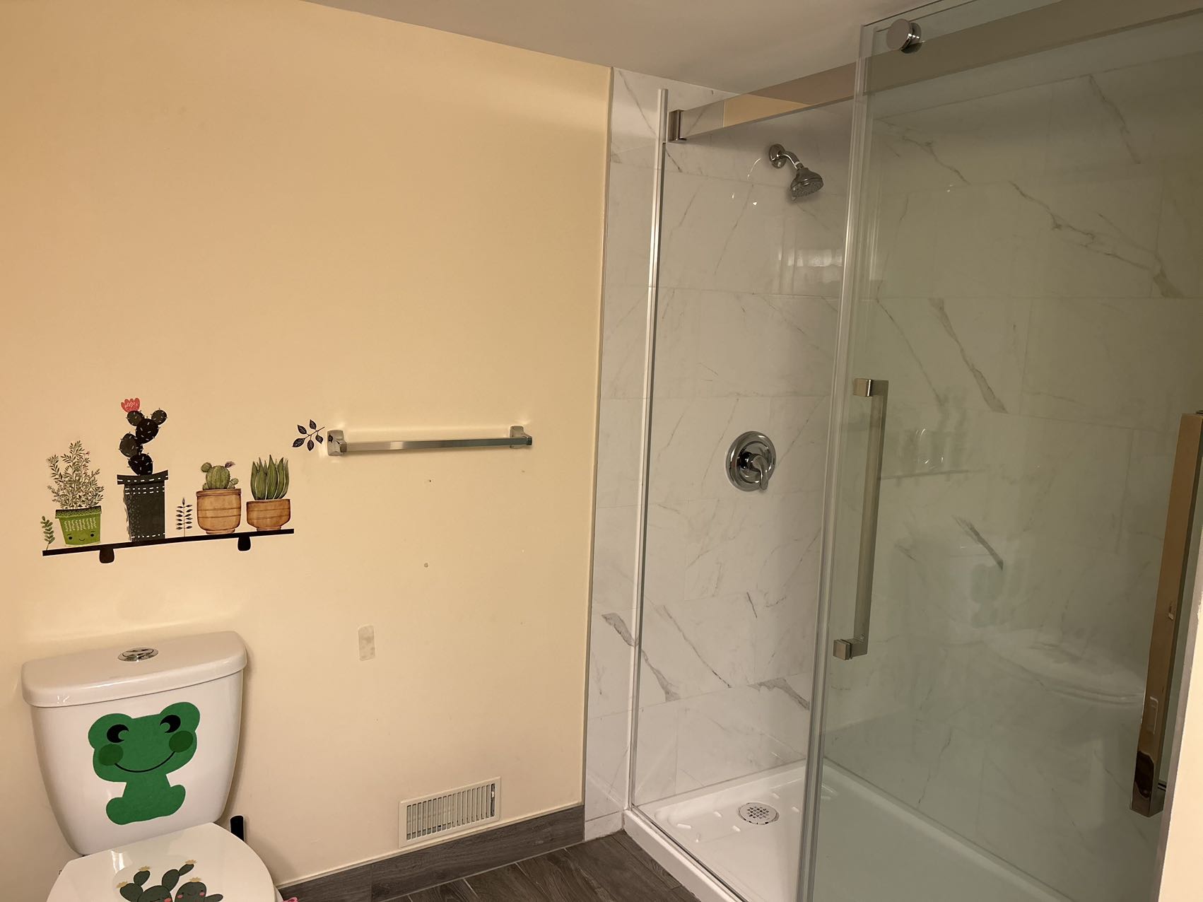 卡尔加里北区Harvest hill两室 walkout出租